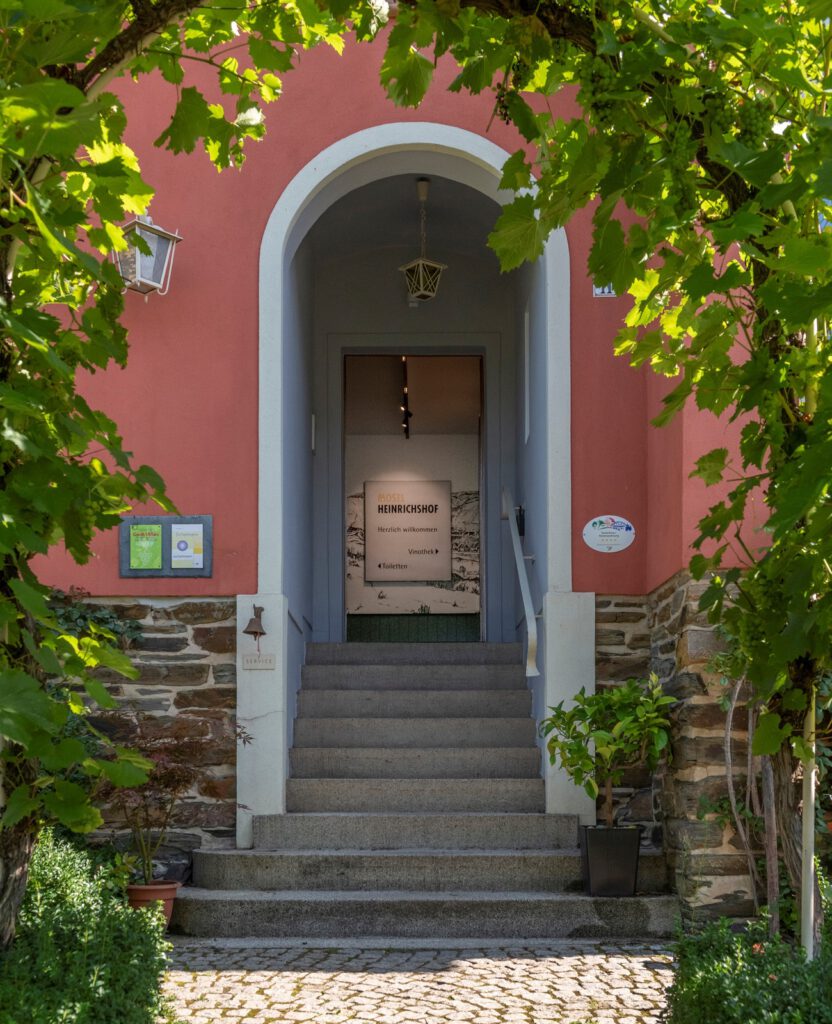 Vinothek Heinrichshof, der Eingang in die Weinwelt